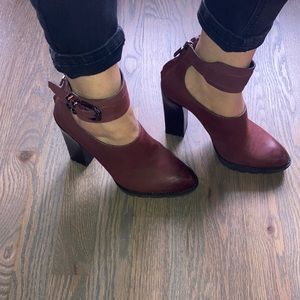 Kenneth Cole chunky heel burgundy strap boots